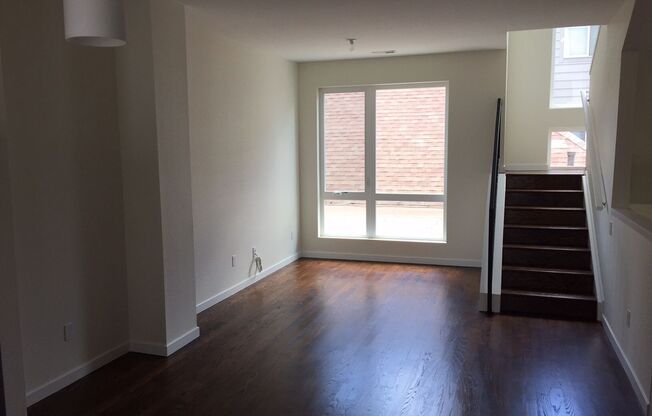 2 beds, 2.5 baths, $3,100, Unit Unit 103