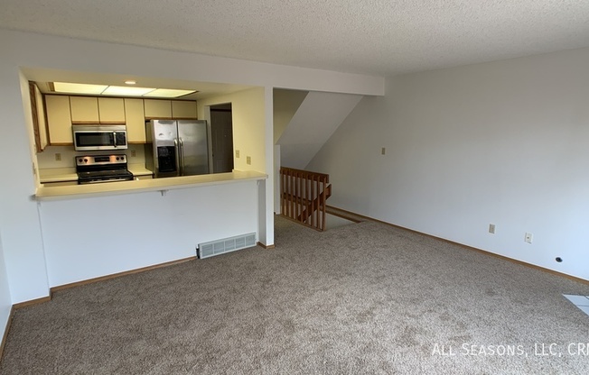 2439 LEXINGTON VLG LN