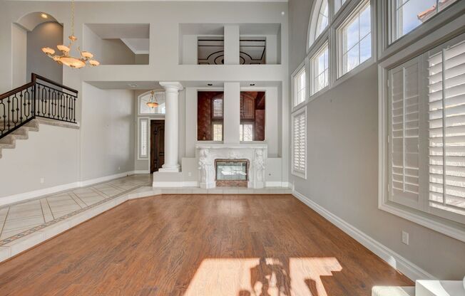 $1000 off 1st months Rent Guard-Gated Golf Course Living on the 14th Green!