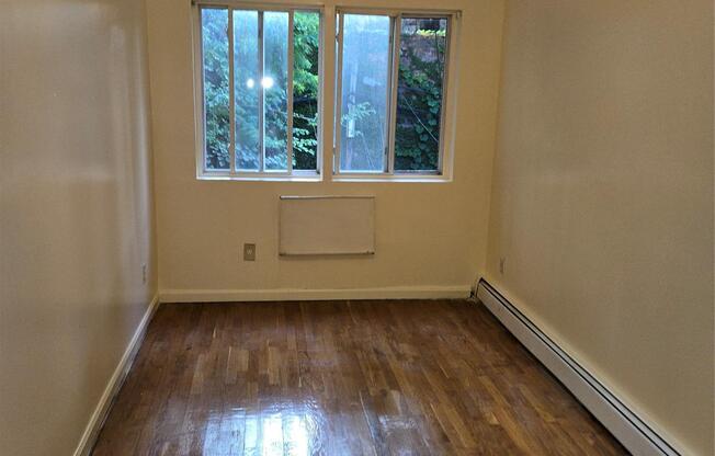 3 beds, 2 baths, 2,000 sqft, $3,500