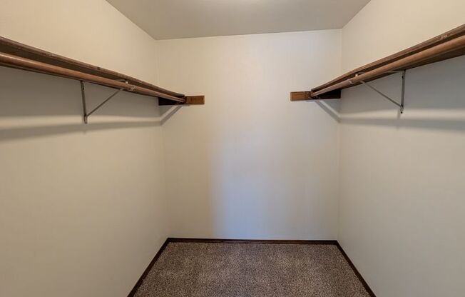 2 beds, 2 baths, 1,034 sqft, $1,279, Unit 1401 077