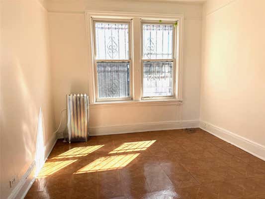 81 10 37 AVE