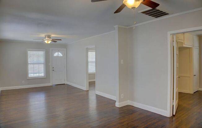 2 beds, 1 bath, 770 sqft, $1,250, Unit 4615 E 4th Place