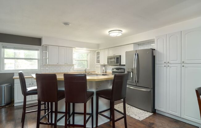 Nice Updated 3br/3ba In Wayzata (1 car garage)