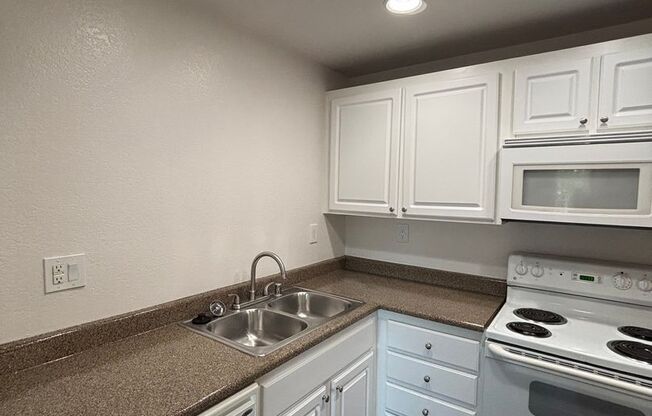 1 bed, 1 bath, 750 sqft, $2,365, Unit 1704