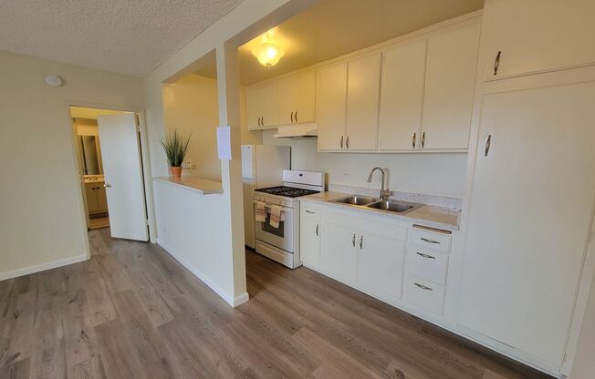 37 unit building close to CSUN!