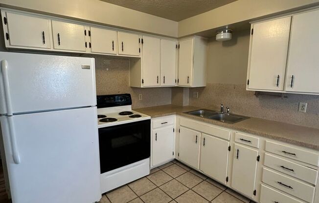 2 beds, 1 bath, 787 sqft, $1,095, Unit Unit 3