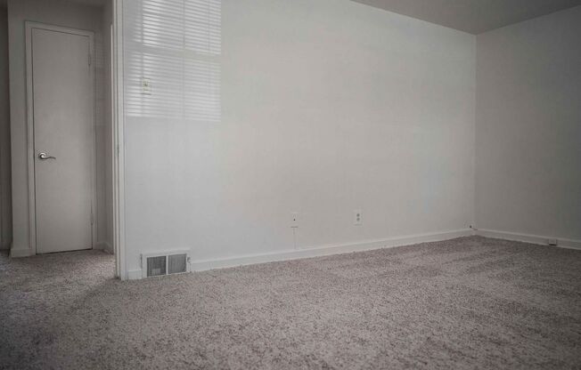 3 beds, 1 bath, 1,170 sqft, $1,450, Unit E111