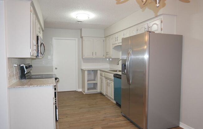 3 beds, 2 baths, $1,595