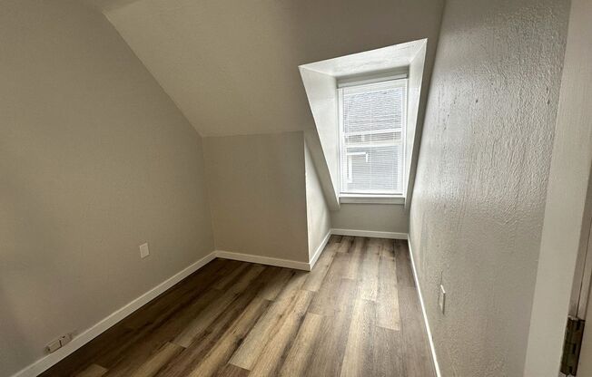 Studio, 1 bath, 325 sqft, $1,195, Unit Unit 5