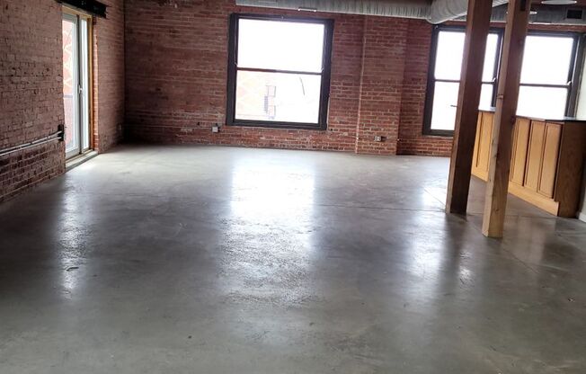 2 beds, 2 baths, 1,000 sqft, $1,295, Unit 701