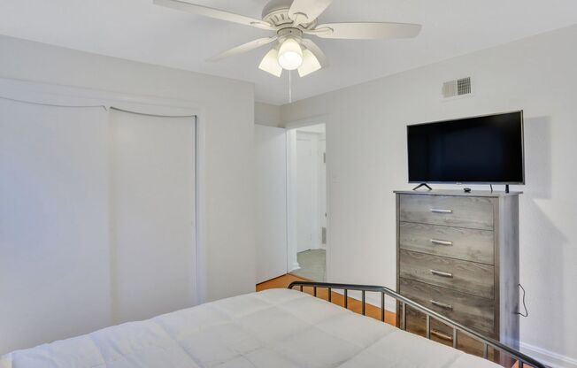 2 beds, 1 bath, $1,850, Unit Unit 2 (B)