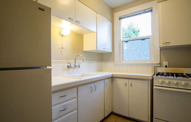John's Landing 2nd Floor 1Bdr w/Hardwoods & $250 OFF!