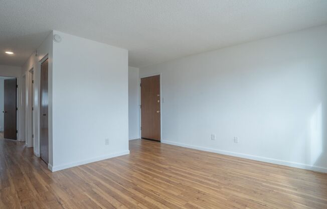 2 beds, 1 bath, 715 sqft, $950, Unit F304
