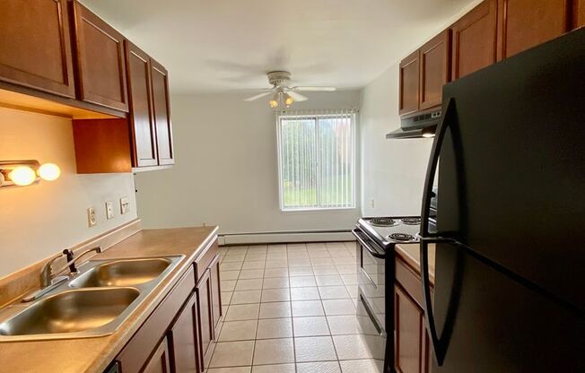 2 beds, 1 bath, 900 sqft, $1,345, Unit 2