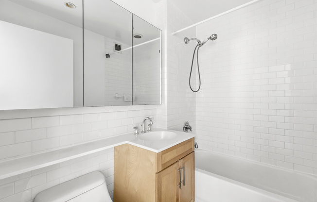 516 W 47 ST