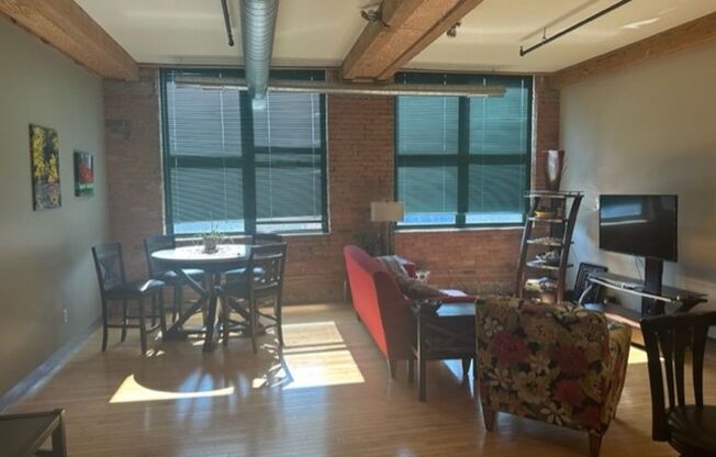 2 beds, 1 bath, 1,054 sqft, $1,800, Unit 207