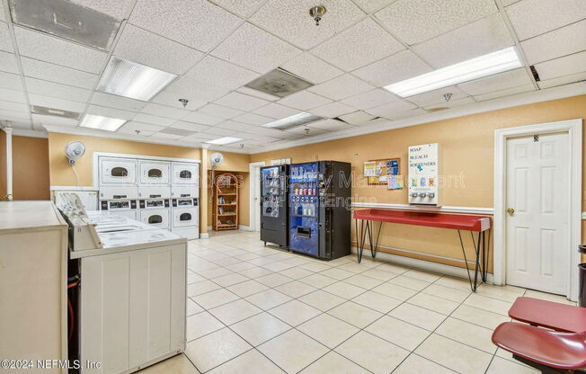 Studio, 1 bath, 425 sqft, $850, Unit 1412