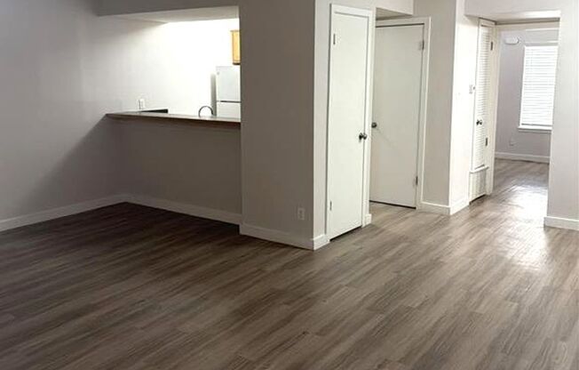 1 bed, 1 bath, 700 sqft, $999, Unit ELP2200-204