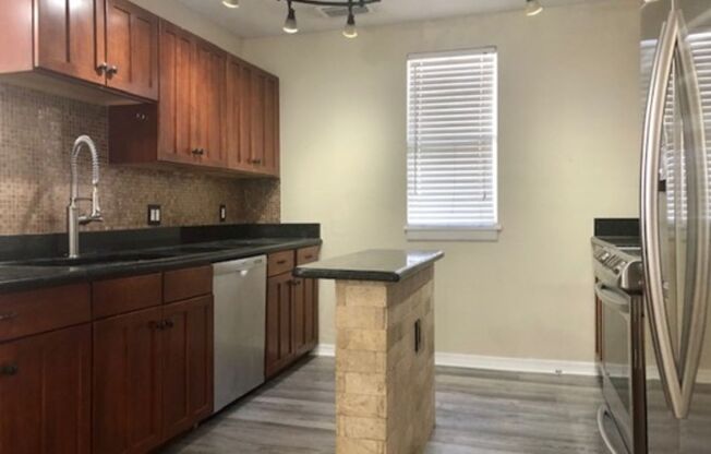 Sophisticated Luxury: Renovated 3 Bed, 3 Bath Home in Old West Tampa