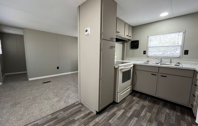 2/1 Super Cute Newly Remodeled