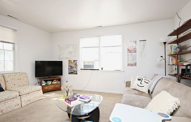 2 beds, 1 bath, $1,725, Unit Gordon1609#4