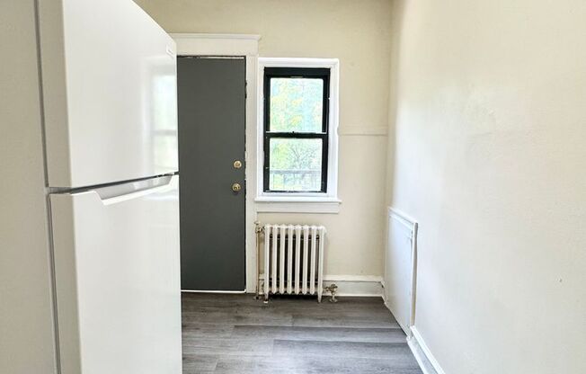 1 bed, 1 bath, $1,095, Unit E5