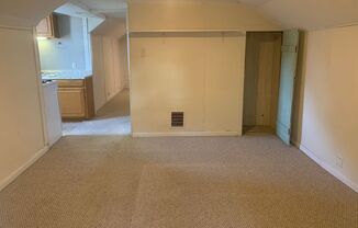 Studio, 1 bath, $935, Unit 408.5 E. 16th St