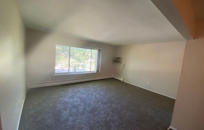 3 beds, 2 baths, 1,100 sqft, $1,700, Unit 21890 Coolidge - 201