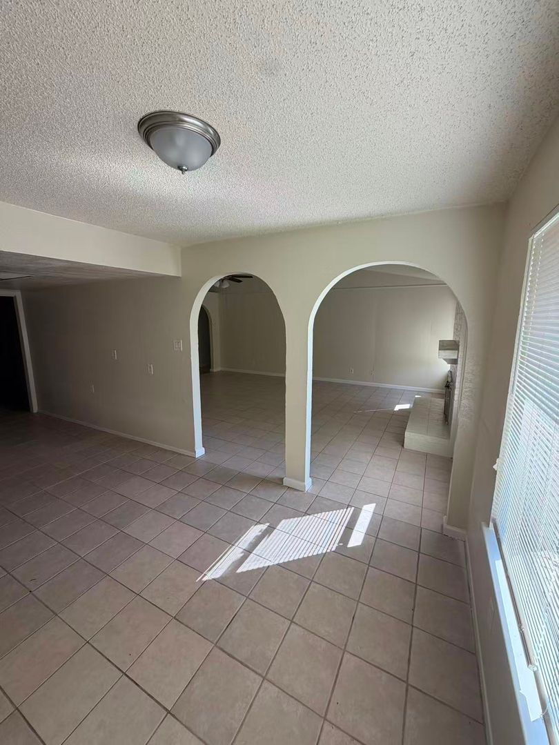 Beautiful 4 Bedroom 2 Bathroom in Carrollton!