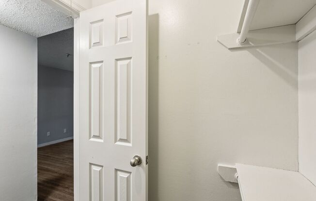 Studio, 1 bath, 450 sqft, $1,056, Unit 807