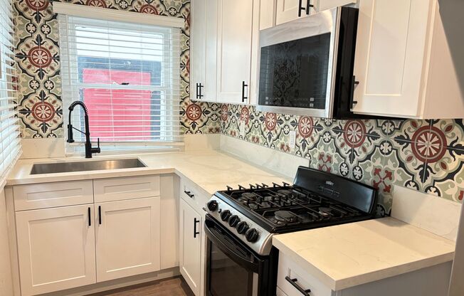 Super cute Olde Town Apartment- Just in Time for Summer!