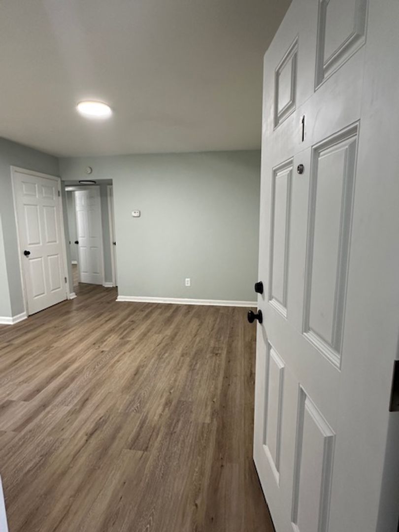 2 beds, 1 bath, 800 sqft, $1,175, Unit E1