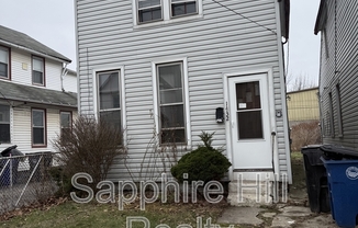1423 E 33 ST