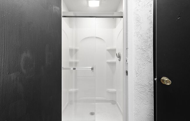 1 bed, 1 bath, 800 sqft, $649, Unit 104 S McDonald St