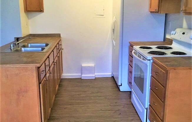 **MOVE IN SPECIAL** $500 OFF 1st MONTH'S RENT - Nice 2 bedroom unit for rent with fireplace and W/D hookups!