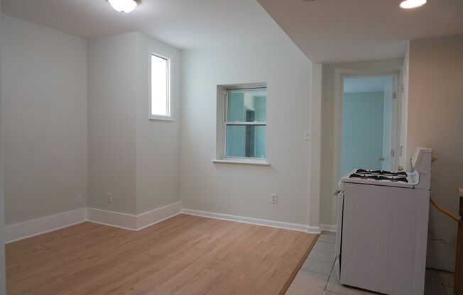 3 beds, 1 bath, $2,400, Unit Unit 3