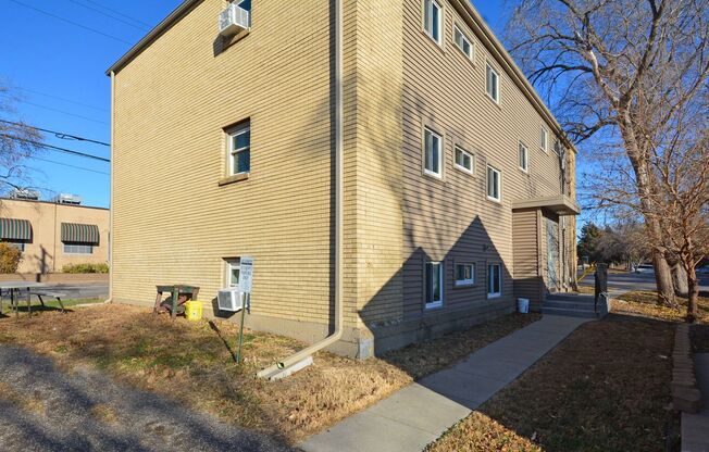 1 bed, 1 bath, $1,200, Unit 2606 E Hennepin Ave #4