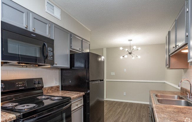 1 bed, 1 bath, 616 sqft, $878, Unit 10