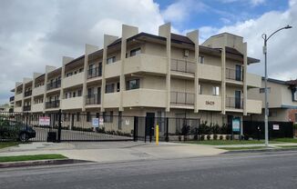 37 unit building close to CSUN!