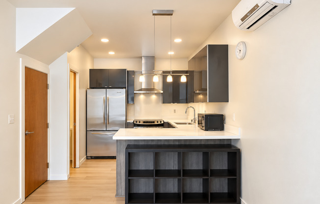 Modern 3-Bedroom Townhome with AC & Assigned Parking in Judkins Park / Central Area