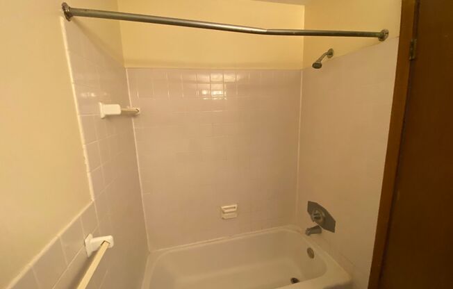 2 beds, 1 bath, 980 sqft, $1,475, Unit 7307-014