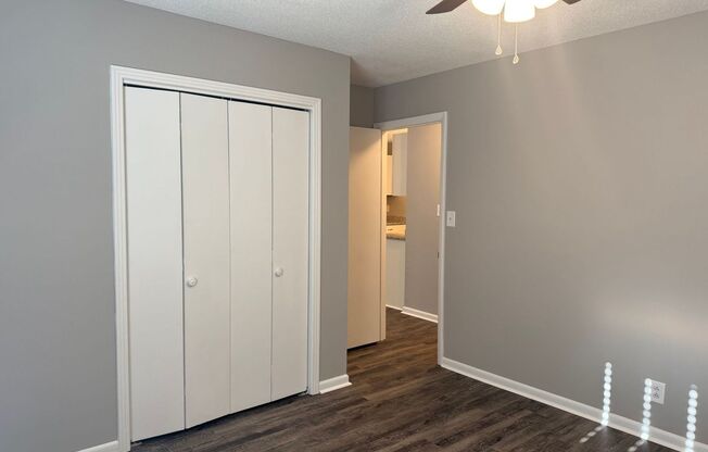 2 beds, 1 bath, 800 sqft, $995, Unit 5