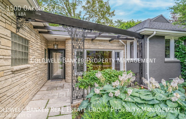 1500 OAKCREST CT