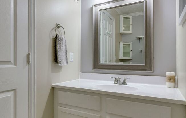 Adorable 2 bed/2 bath condo Hermitage