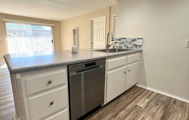 2 beds, 2 baths, $2,695, Unit # 208