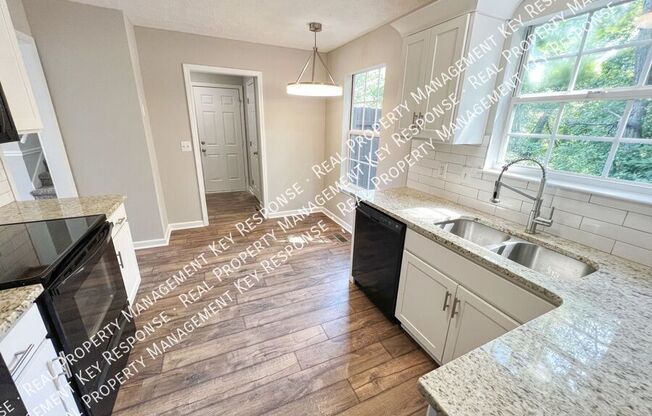 3232 E LK DR