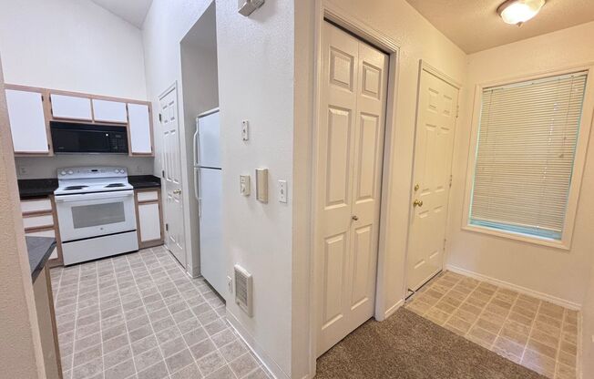 2 Bedroom Hillsdale Commons Apartment! Garbage included!