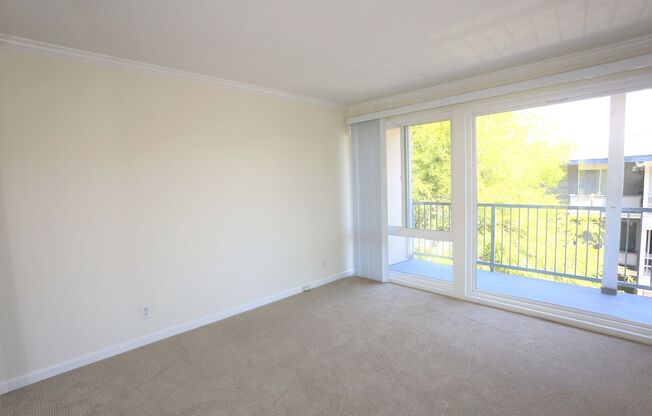 2 beds, 1 bath, $2,700, Unit Unit 1