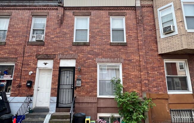 Stunning 3-Bedroom Townhome in Harrowgate! Available NOW!